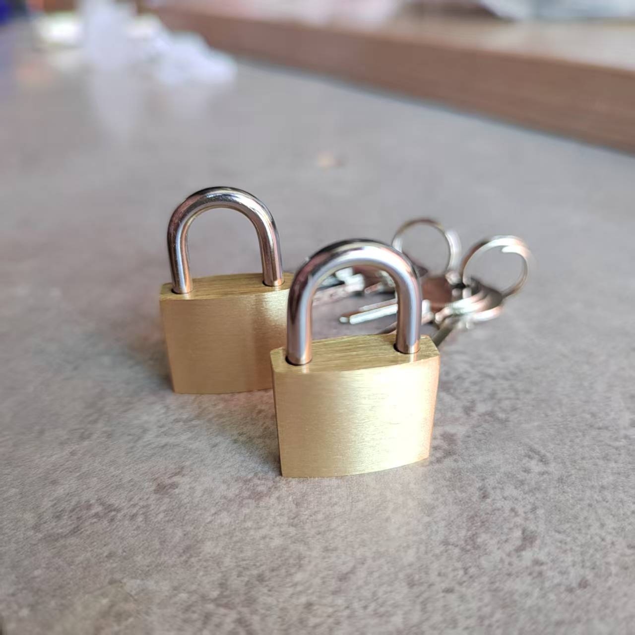 Brass Padlock with Keys, Small - Letter Opener Brass recension och pris